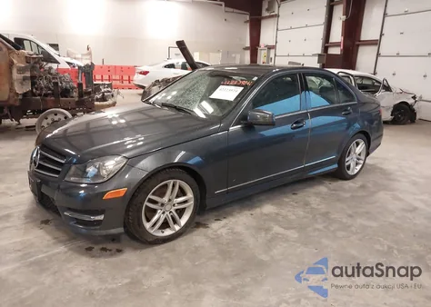 2014 Mercedes-Benz C 300 Luxury 4Matic/Sport 4Matic z USA, uszkodzony, nr VIN WDDGF8AB2EG176371